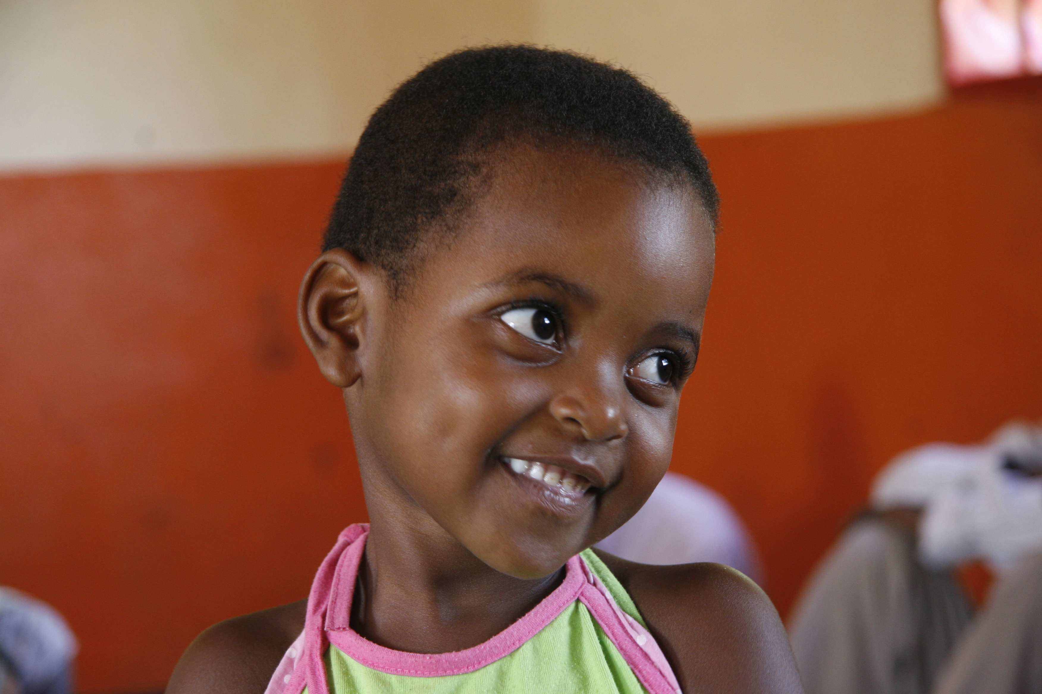 Lächelndes Mädchen in Malawi (Foto: Leonie Armingeon)