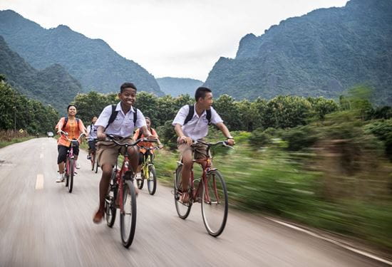Thailändische Kinder aus einem Kindernothilfe-Projekt fahren Fahrrad (Quelle: Jakob Studnar) Thailändische Kinder aus einem Kindernothilfe-Projekt fahren Fahrrad (Quelle: Jakob Studnar)