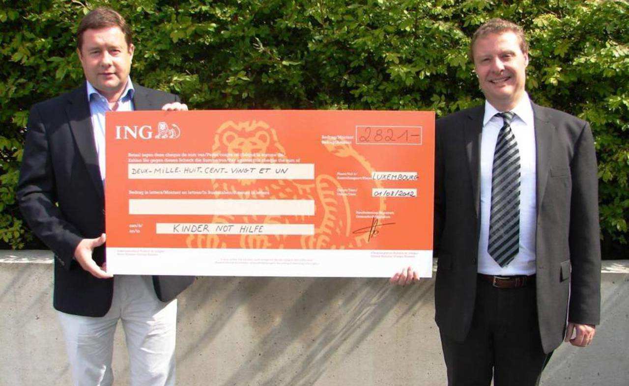 Scheckübergabe mit der ING-Bank (Quelle: Kindernothilfe)