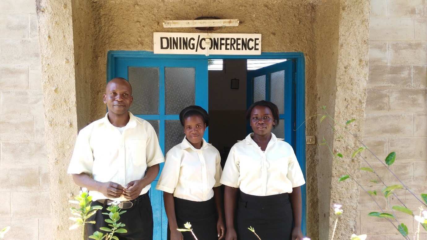 Thanks to her vocational training in home economics, Cynthia got a job at the Nkhata Bay Center as a chef and can now live well on her income  (Photo: Kindernothilfe Luxembourg)