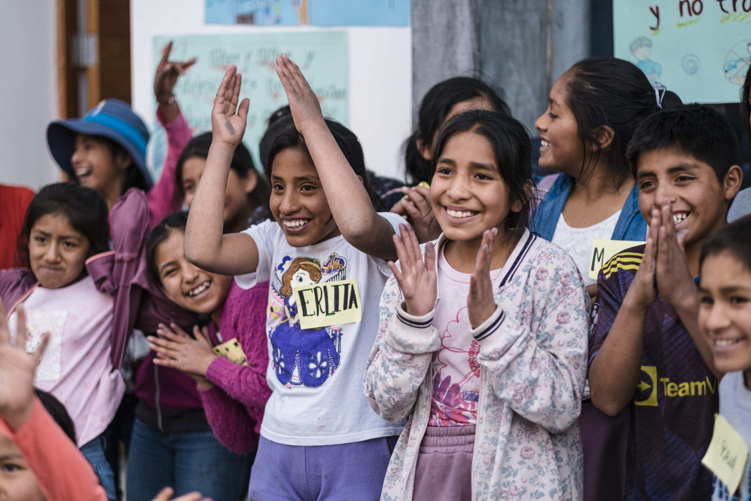 Kinder in Peru freuen sich, dass sie in die Schule gehen dürfen (Quelle: Kindernothilfe LU)